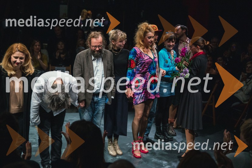  Vesna Pernarčič, igralka;  Aljoša Ternovšek, igralec;  Sebastijan  Horvat, režiser;  ... ;  Darja Reichman, igralka;  Živa Selan, igralka;  ... 53. Teden slovenske drame, otvoritev