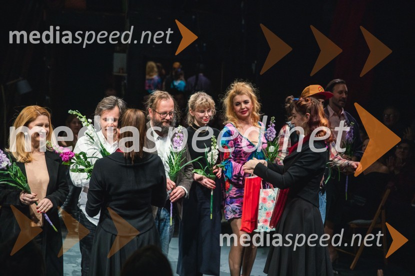  Vesna Pernarčič, igralka;  Aljoša Ternovšek, igralec;  ... ;  Sebastijan  Horvat, režiser;  ... ;  Darja Reichman, igralka;  ... 53. Teden slovenske drame, otvoritev