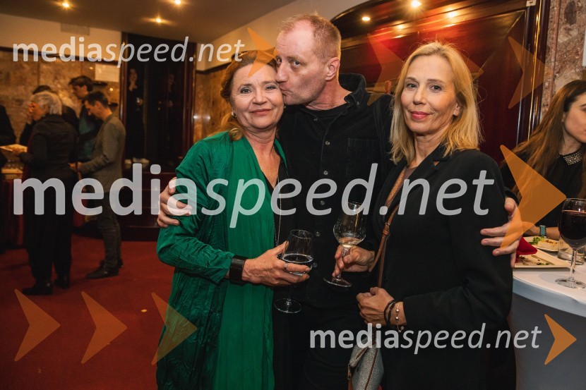  Vesna  Jevnikar, igralka;  Alen Jelen, režiser, dramaturg, umetniški vodja, igralec;  Vilma Štritof, dramaturginja, Radio Slovenija53. Teden slovenske drame, otvoritev