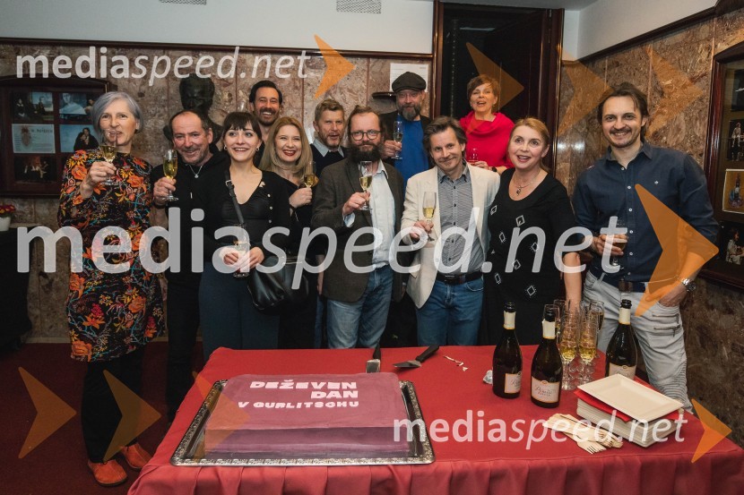  Bojana Fornazarič, garderoberka PGK;  Ciril Roblek, inspicient PGK;  Živa Selan, igralka;  Miha Rodman, igralec;  Vesna Pernarčič, igralka;  Borut  Veselko, igralec;  Sebastijan  Horvat, režiser;  Miha Nemec, igralec, režiser, vodja Snovalnega gledališča Sakerdon Mihajlovič;  Aljoša Ternovšek, igralec;  Vesna  Slapar, igralka;  Darja Reichman, igralka;  Blaž Setnikar, igralec53. Teden slovenske drame, otvoritev