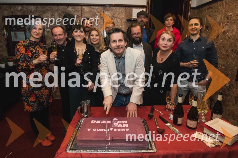  Bojana Fornazarič, garderoberka PGK;  Ciril Roblek, inspicient PGK;  Živa Selan, igralka;  Miha Rodman, igralec;  Vesna Pernarčič, igralka;  Aljoša Ternovšek, igralec;  Sebastijan  Horvat, režiser;  Miha Nemec, igralec, režiser, vodja Snovalnega gledališča Sakerdon Mihajlovič;  Darja Reichman, igralka;  Vesna  Slapar, igralka;  Blaž Setnikar, igralec53. Teden slovenske drame, otvoritev