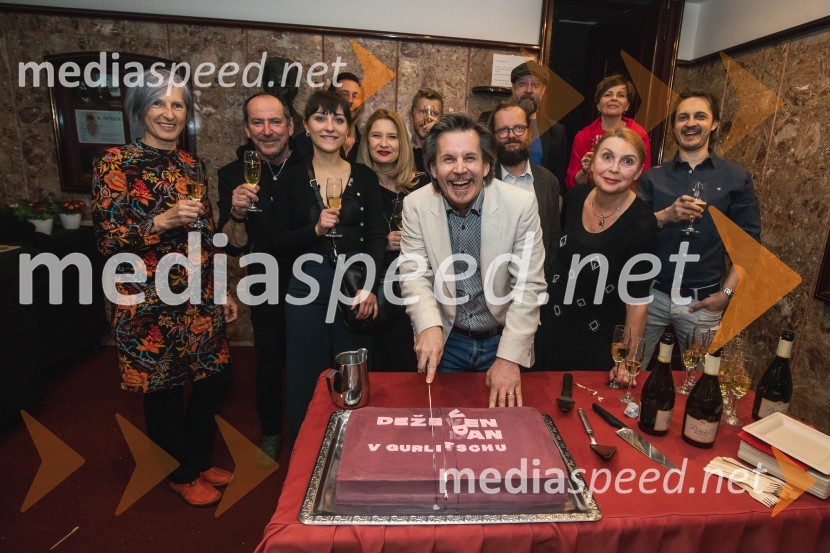  Bojana Fornazarič, garderoberka PGK;  Ciril Roblek, inspicient PGK;  Živa Selan, igralka;  Miha Rodman, igralec;  Vesna Pernarčič, igralka;  Borut  Veselko, igralec;  Aljoša Ternovšek, igralec;  Sebastijan  Horvat, režiser;  Miha Nemec, igralec, režiser, vodja Snovalnega gledališča Sakerdon Mihajlovič;  Darja Reichman, igralka;  Vesna  Slapar, igralka;  Blaž Setnikar, igralec53. Teden slovenske drame, otvoritev