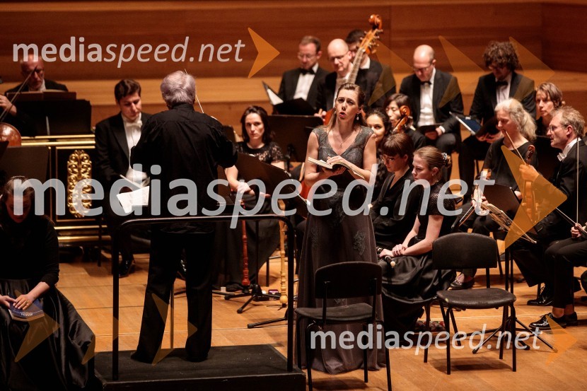  Frieder Bernius, dirigent;  Elvira Bill, altKomorni zbor Stuttgart & Dvorna kapela Stuttgart, Cankarjev dom