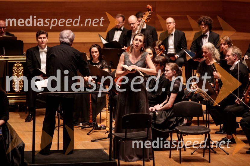  Frieder Bernius, dirigent;  Elvira Bill, altKomorni zbor Stuttgart & Dvorna kapela Stuttgart, Cankarjev dom