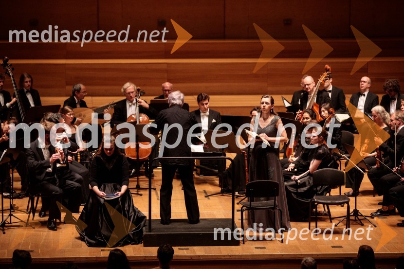  Miriam Feuersinger, sopran;  Frieder Bernius, dirigent;  Elvira Bill, altKomorni zbor Stuttgart & Dvorna kapela Stuttgart, Cankarjev dom