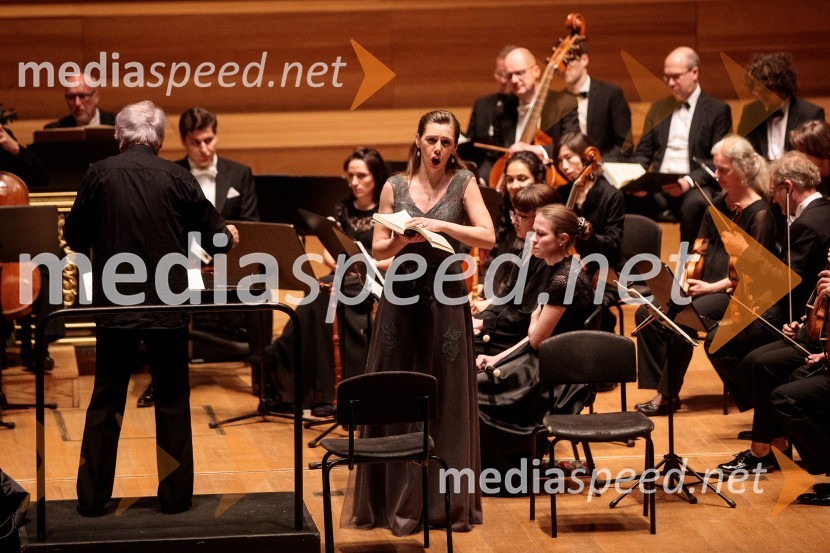  Frieder Bernius, dirigent;  Elvira Bill, altKomorni zbor Stuttgart & Dvorna kapela Stuttgart, Cankarjev dom