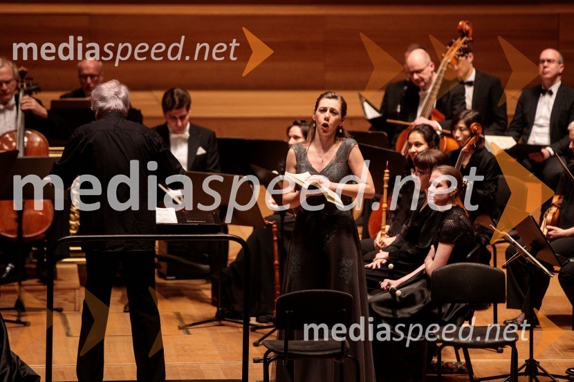  Frieder Bernius, dirigent;  Elvira Bill, altKomorni zbor Stuttgart & Dvorna kapela Stuttgart, Cankarjev dom