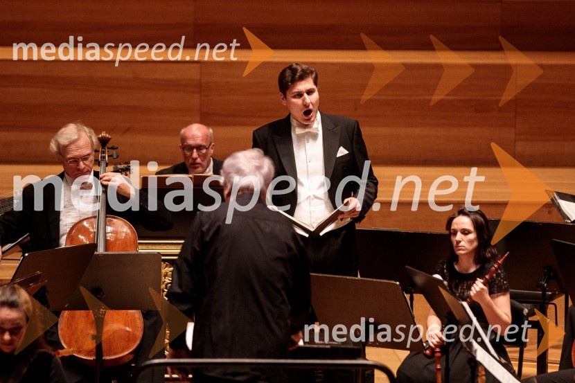  Frieder Bernius, dirigent;  Patrick Grahl, tenorKomorni zbor Stuttgart & Dvorna kapela Stuttgart, Cankarjev dom