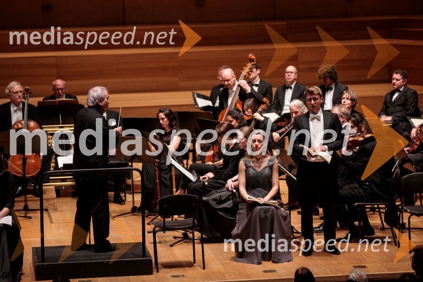  Frieder Bernius, dirigent;  Elvira Bill, alt;  Jonas Müller, basKomorni zbor Stuttgart & Dvorna kapela Stuttgart, Cankarjev dom