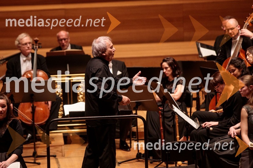  Frieder Bernius, dirigentKomorni zbor Stuttgart & Dvorna kapela Stuttgart, Cankarjev dom