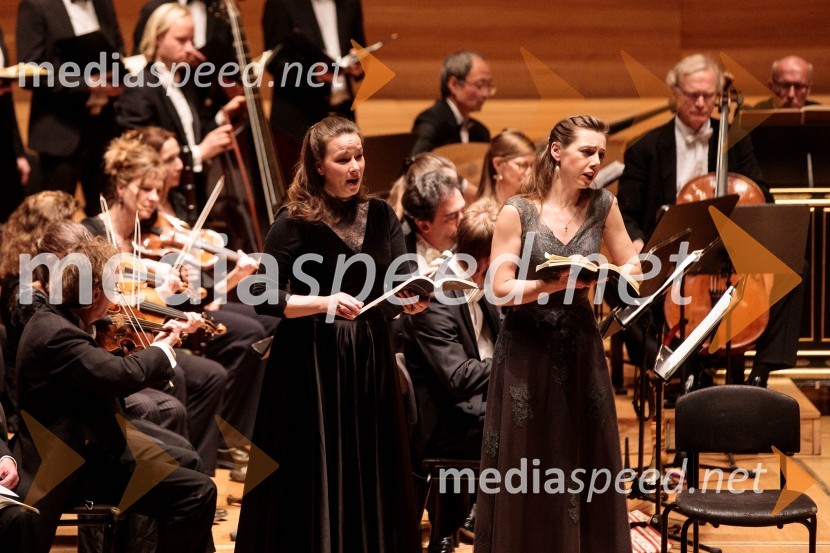  Miriam Feuersinger, sopran;  Elvira Bill, altKomorni zbor Stuttgart & Dvorna kapela Stuttgart, Cankarjev dom