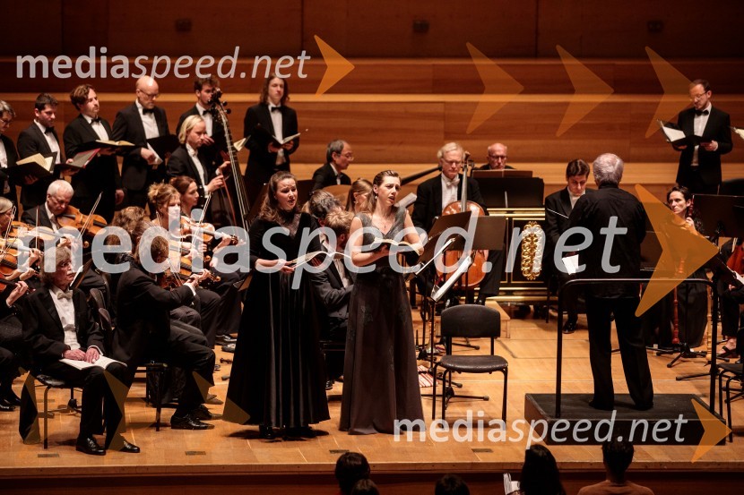  Miriam Feuersinger, sopran;  Elvira Bill, alt;  Frieder Bernius, dirigentKomorni zbor Stuttgart & Dvorna kapela Stuttgart, Cankarjev dom