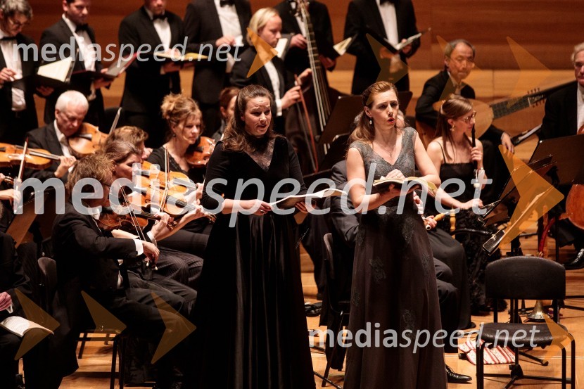  Miriam Feuersinger, sopran;  Elvira Bill, altKomorni zbor Stuttgart & Dvorna kapela Stuttgart, Cankarjev dom