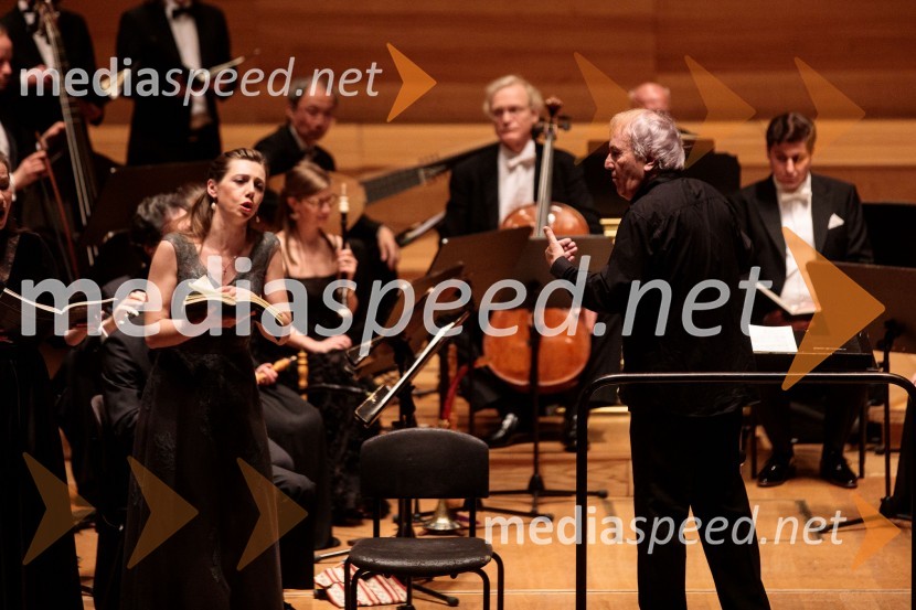  Elvira Bill, alt;  Frieder Bernius, dirigentKomorni zbor Stuttgart & Dvorna kapela Stuttgart, Cankarjev dom