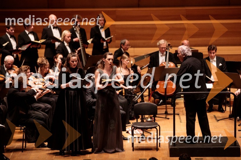  Miriam Feuersinger, sopran;  Elvira Bill, alt;  Frieder Bernius, dirigentKomorni zbor Stuttgart & Dvorna kapela Stuttgart, Cankarjev dom