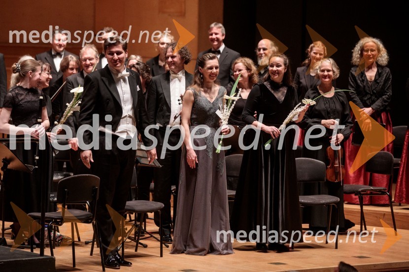 Patrick Grahl, tenor;  Elvira Bill, alt;  Miriam Feuersinger, sopranKomorni zbor Stuttgart & Dvorna kapela Stuttgart, Cankarjev dom