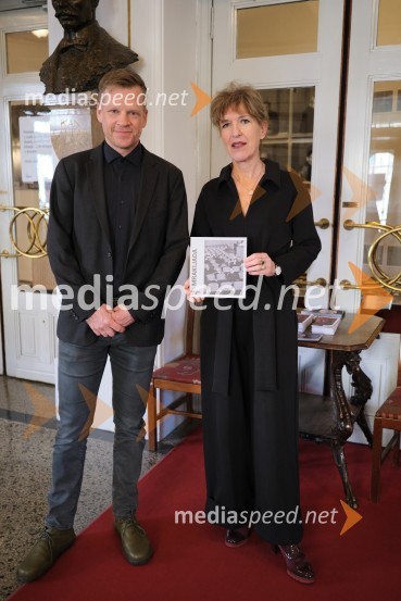  Luka Nabergoj, pomočnik ravnateljice SNG Drama Ljubljana;  Vesna Jurca Tadel, ravnateljice SNG Drama LjubljanaMrakijada, premiera drame v SNG Ljubljana