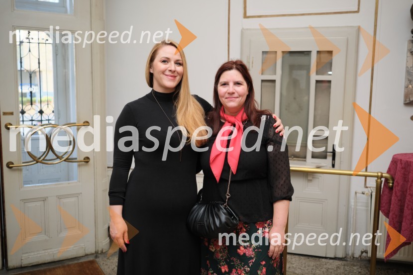  Barbara Svetek, vodja službe za marketing SNG Drama Ljubljana;  Teja Pelko, novinarka, Svet24Mrakijada, premiera drame v SNG Ljubljana