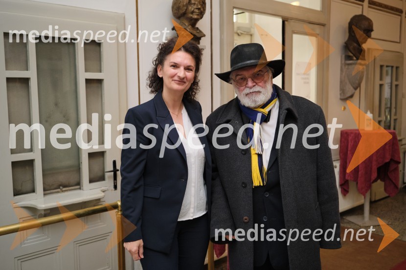  Ema Peruš, vodja abonmajev SNG Drama Ljubljana;  Primož Sark, novinarMrakijada, premiera drame v SNG Ljubljana