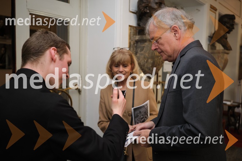 Mrakijada, premiera drame v SNG Ljubljana