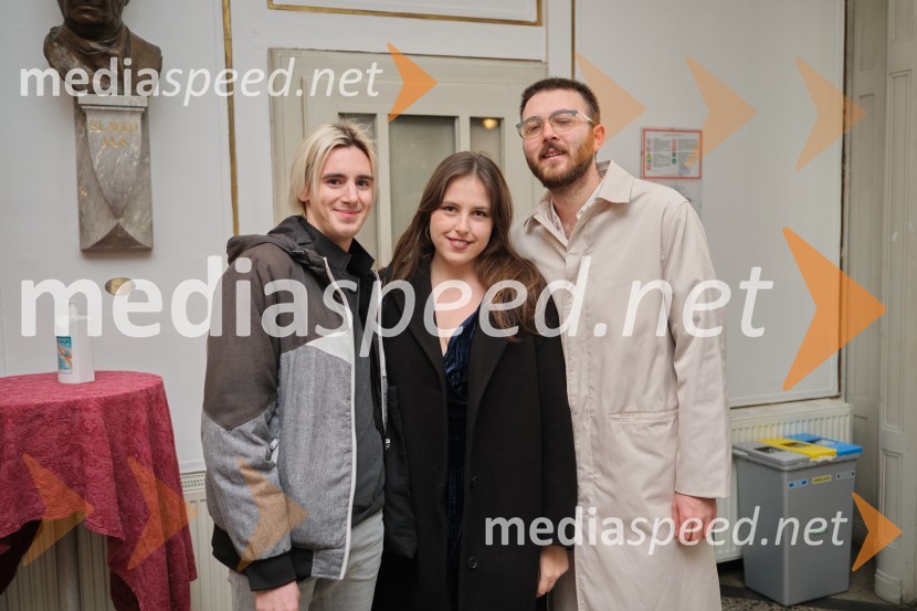  ... ;  Brina Jenček, asistentka dramaturga;  ... Mrakijada, premiera drame v SNG Ljubljana