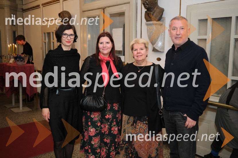  Špela Zorn, organizatorka programa SNG Drama Ljubljana;  Teja Pelko, novinarka, Svet24;  Irena  Butoln, germanistka;  Ivica Buljan, režiserMrakijada, premiera drame v SNG Ljubljana