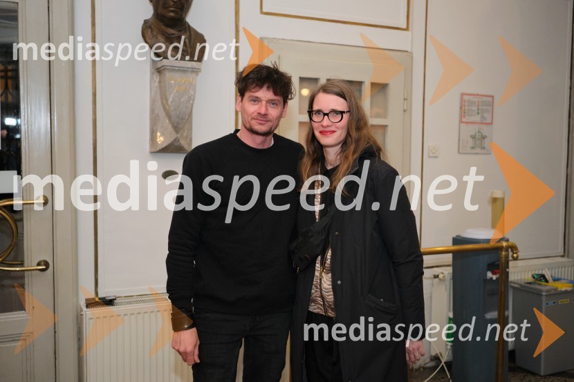  Primož Bezjak, igralec, plesalec;  Urška Brodar, dramaturginja, Slovensko mladinsko gledališčeMrakijada, premiera drame v SNG Ljubljana