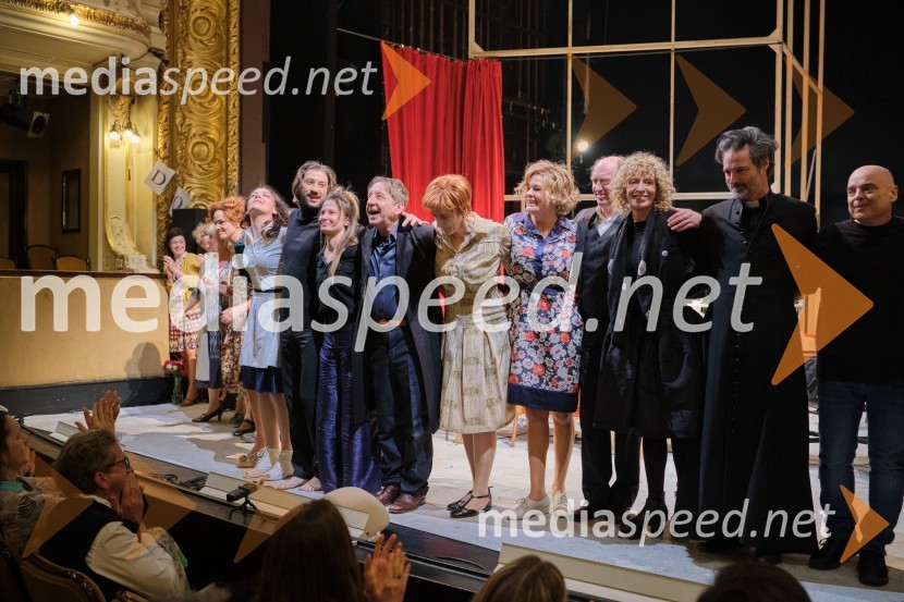  Benjamin Krnetić, igralec;  Nina Rajić Kranjac, režiserka;  Gregor Baković, igralec;  ... ;  Pia Zemljič, igralka;  Janez Škof, igralec;  Tanja Zgonc, koreografinja in plesalka;  Rok Vihar, igralec;  Branko  Rožman, avtor glasbe in korepetitorMrakijada, premiera drame v SNG Ljubljana