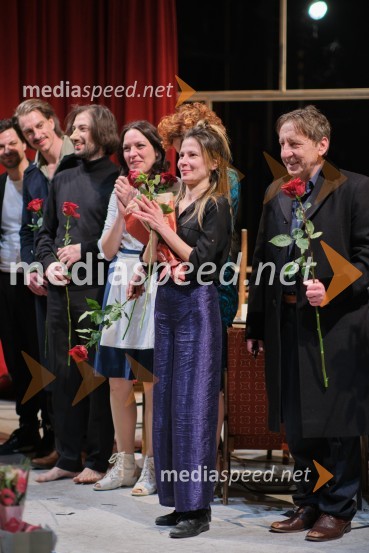  Jure Henigman, igralec;  Benjamin Krnetić, igralec;  Tamara Avguštin, igralka;  Nina Rajić Kranjac, režiserka;  Gregor Baković, igralecMrakijada, premiera drame v SNG Ljubljana