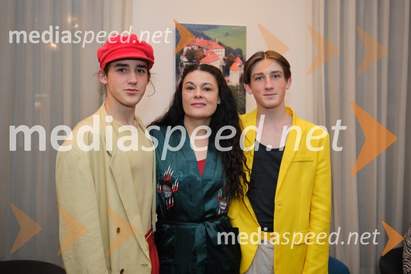  Voranc Mandić, igralec;  Pia Zemljič, igralka;  France Mandić, igralecMrakijada, premiera drame v SNG Ljubljana