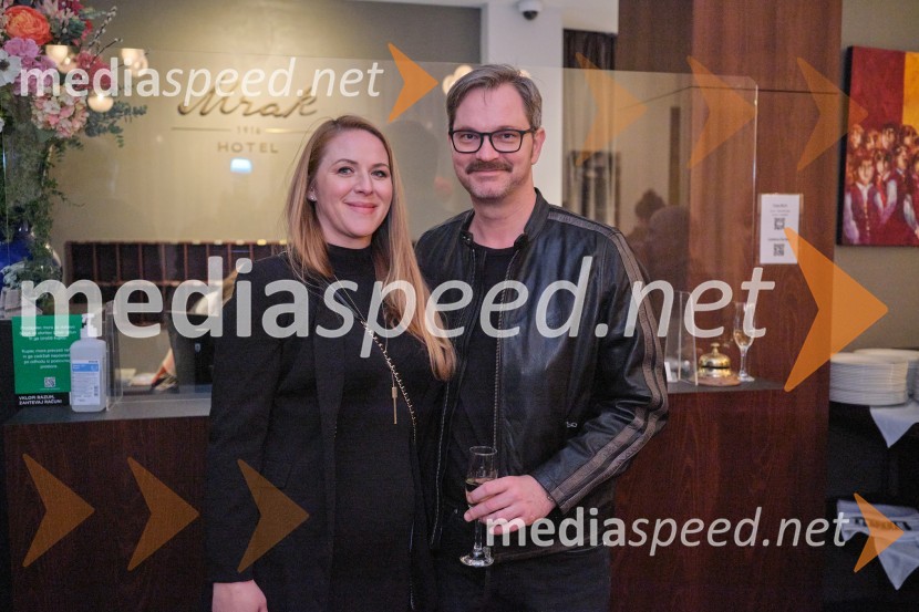  Barbara Svetek, vodja službe za marketing SNG Drama Ljubljana;  Jurij  Zrnec, igralecMrakijada, premiera drame v SNG Ljubljana