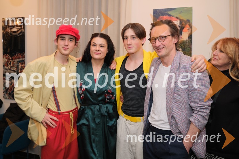  Voranc Mandić, igralec;  Pia Zemljič, igralka;  France Mandić, igralec;  Marko  Mandić, igralecMrakijada, premiera drame v SNG Ljubljana