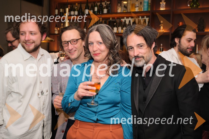  Jaka Smerkolj Simoneti, dramaturg in kritik;  Marko  Mandić, igralec;  Nina Valič, igralka;  Rok Vihar, igralecMrakijada, premiera drame v SNG Ljubljana