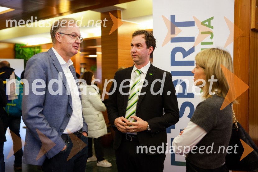  Tomaž Gornik, direktor, podjetje Better;  Rok Capl, v.d. direktor, Spirit Slovenia;  Barbara Uranjek, direktorica, Britansko-slovenska gospodarska zbornicaČaj z razlogom: Poslovanje z Združenim kraljestvom, Kranjska Gora