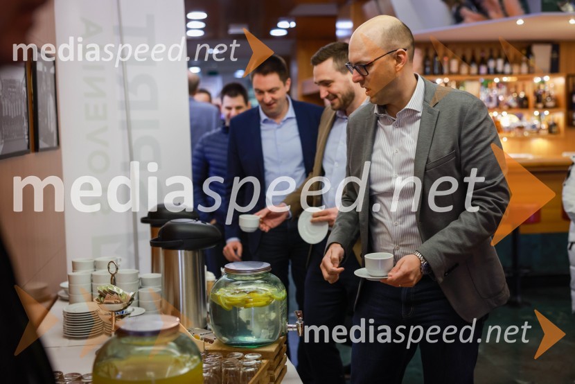 Čaj z razlogom: Poslovanje z Združenim kraljestvom, Kranjska Gora