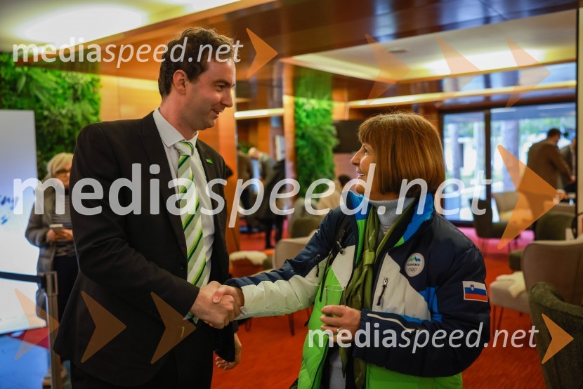  Rok Capl, v.d. direktor, Spirit Slovenia;  Eva Štravs Podlogar, državna sekretarka, Ministrstvo za gospodarski razvoj in tehnologijoČaj z razlogom: Poslovanje z Združenim kraljestvom, Kranjska Gora