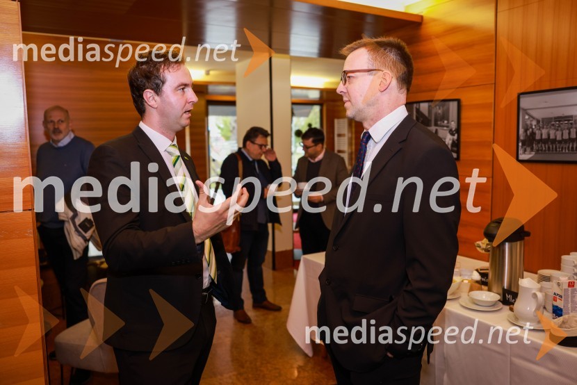  Rok Capl, v.d. direktor, Spirit Slovenia;  Chris Barton, visoki komisar britanske vlade za trgovino z EvropoČaj z razlogom: Poslovanje z Združenim kraljestvom, Kranjska Gora