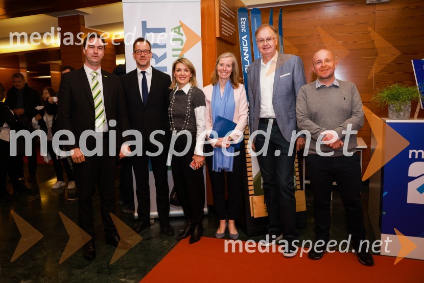  Rok Capl, v.d. direktor, Spirit Slovenia;  Chris Barton, visoki komisar britanske vlade za trgovino z Evropo;  Barbara Uranjek, direktorica, Britansko-slovenska gospodarska zbornica;  Tiffany Sadler, veleposlanica Združenega kraljestva Velike Britanije in Severne Irske;  Tomaž Gornik, direktor, podjetje Better;  Tit Potočnik, direktor Triglavski narodni parkČaj z razlogom: Poslovanje z Združenim kraljestvom, Kranjska Gora