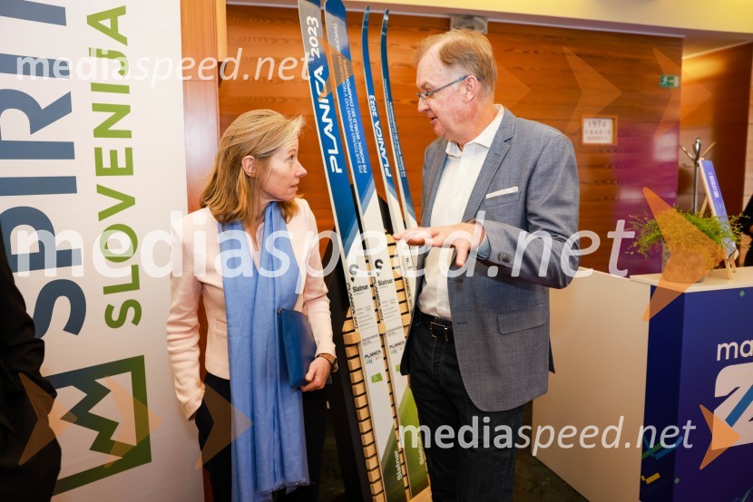  Tiffany Sadler, veleposlanica Združenega kraljestva Velike Britanije in Severne Irske;  Tomaž Gornik, direktor, podjetje BetterČaj z razlogom: Poslovanje z Združenim kraljestvom, Kranjska Gora