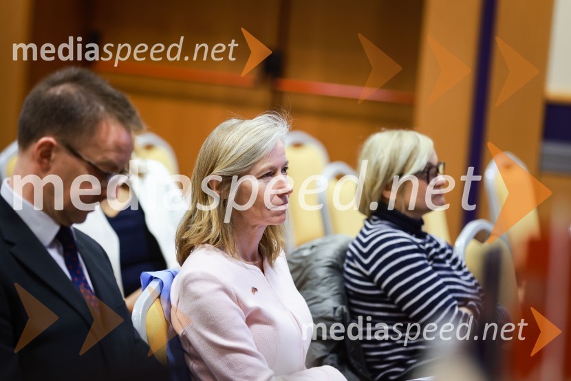  Tiffany Sadler, veleposlanica Združenega kraljestva Velike Britanije in Severne IrskeČaj z razlogom: Poslovanje z Združenim kraljestvom, Kranjska Gora