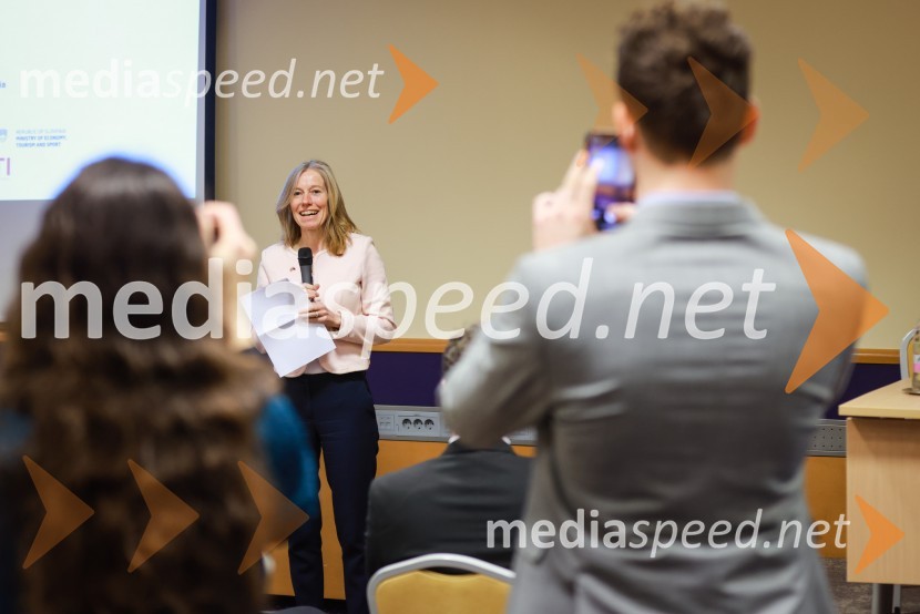  Tiffany Sadler, veleposlanica Združenega kraljestva Velike Britanije in Severne IrskeČaj z razlogom: Poslovanje z Združenim kraljestvom, Kranjska Gora