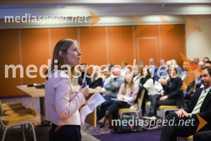  Tiffany Sadler, veleposlanica Združenega kraljestva Velike Britanije in Severne IrskeČaj z razlogom: Poslovanje z Združenim kraljestvom, Kranjska Gora