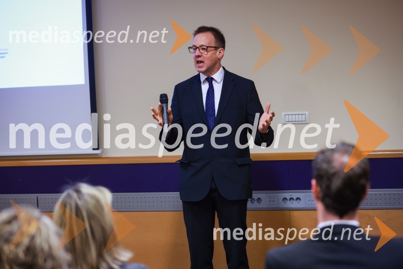  Chris Barton, visoki komisar britanske vlade za trgovino z EvropoČaj z razlogom: Poslovanje z Združenim kraljestvom, Kranjska Gora