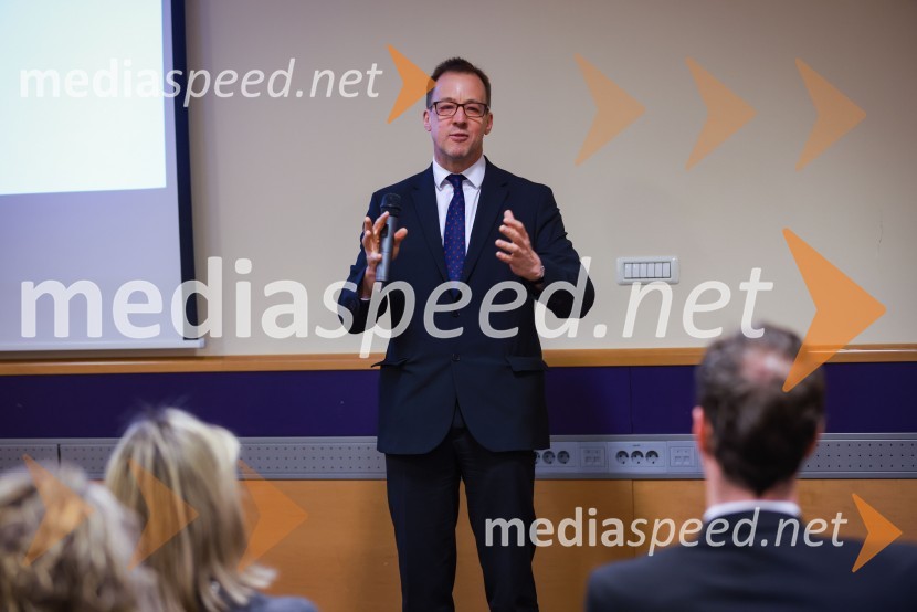  Chris Barton, visoki komisar britanske vlade za trgovino z EvropoČaj z razlogom: Poslovanje z Združenim kraljestvom, Kranjska Gora