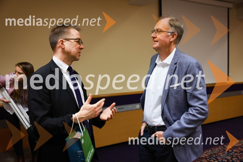  Chris Barton, visoki komisar britanske vlade za trgovino z Evropo;  Tomaž Gornik, direktor, podjetje BetterČaj z razlogom: Poslovanje z Združenim kraljestvom, Kranjska Gora