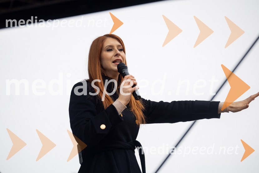  Eva Boto, pevkaPlanica 2023, četrtek