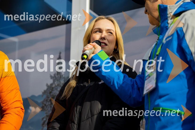  Melani Mekicar, radijska in televizijska voditeljicaPlanica 2023, četrtek