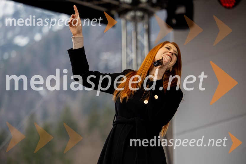  Eva Boto, pevkaPlanica 2023, četrtek