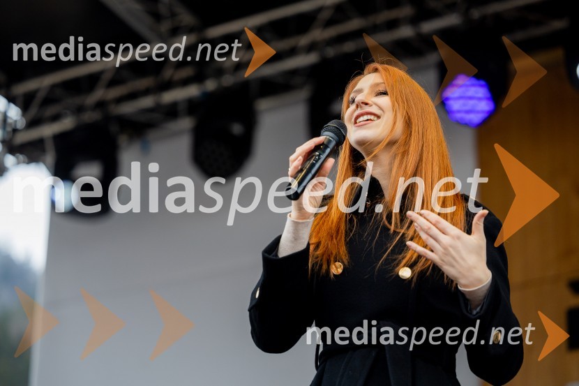  Eva Boto, pevkaPlanica 2023, četrtek