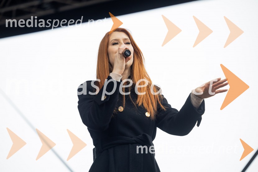  Eva Boto, pevkaPlanica 2023, četrtek